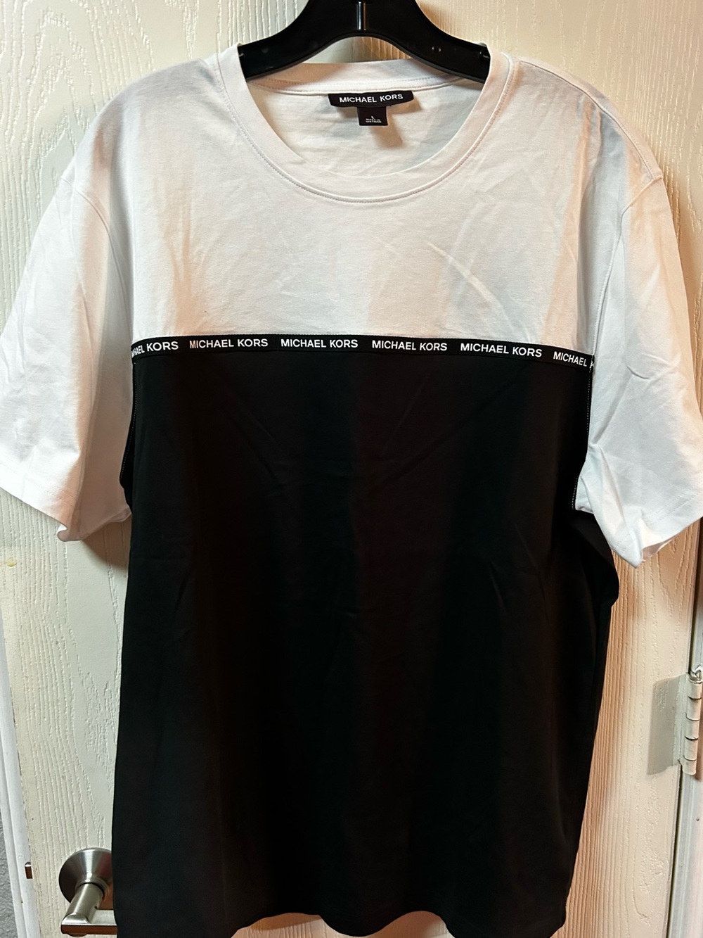 Michael Kors Men’s Two-Tone Black & White Crewneck T-Shirt. EC SZ L
